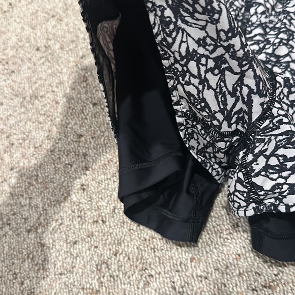 LULULEMON RUNNING SHORTS - Picture 3 of 3